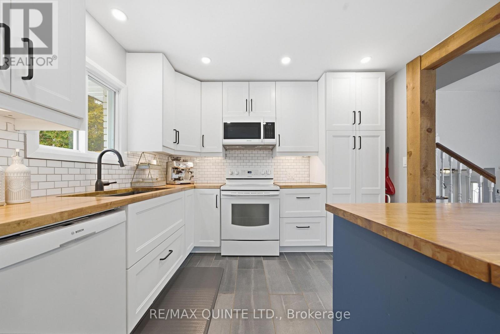 26 APPLEWOOD DRIVE - 15