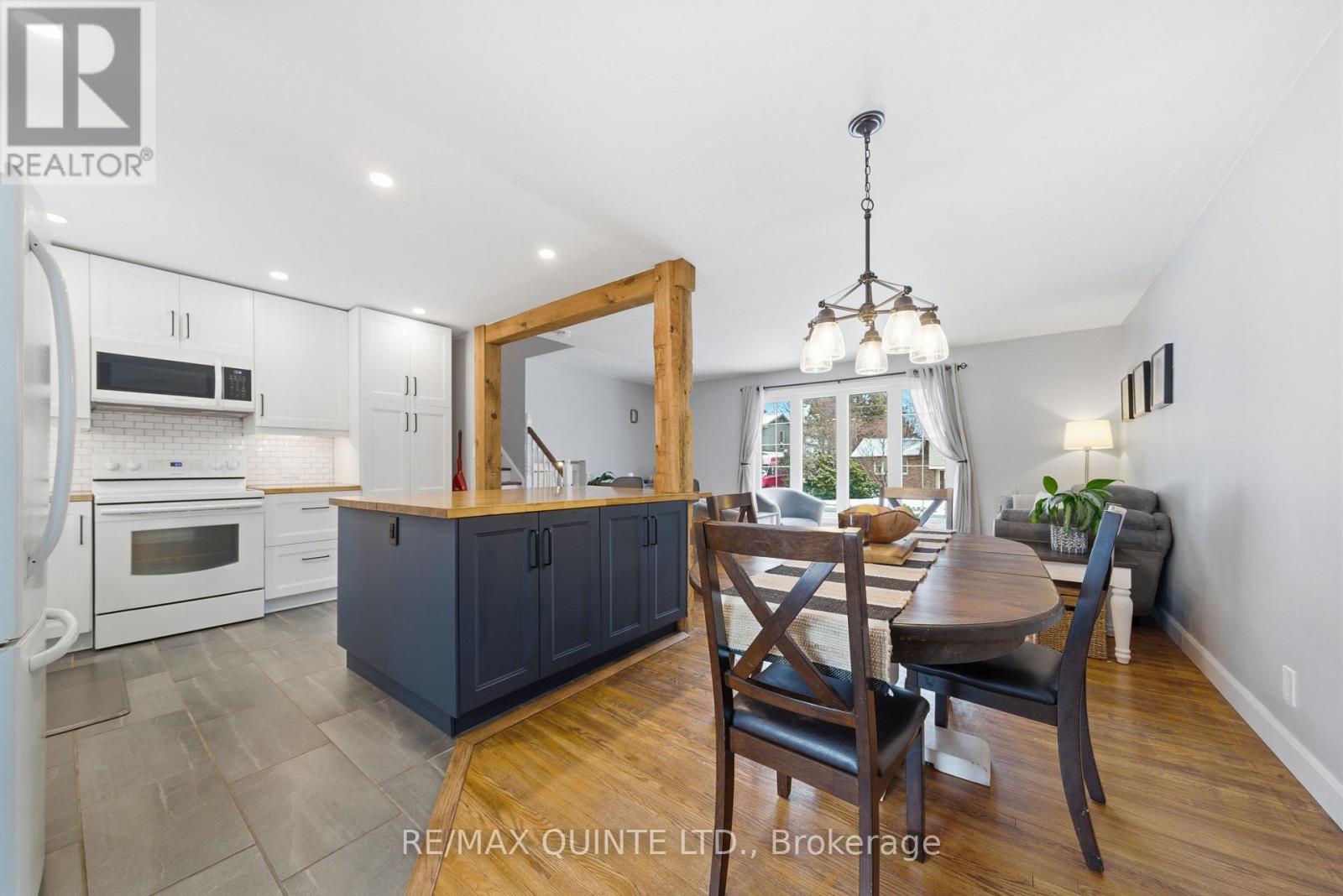 26 APPLEWOOD DRIVE - 17