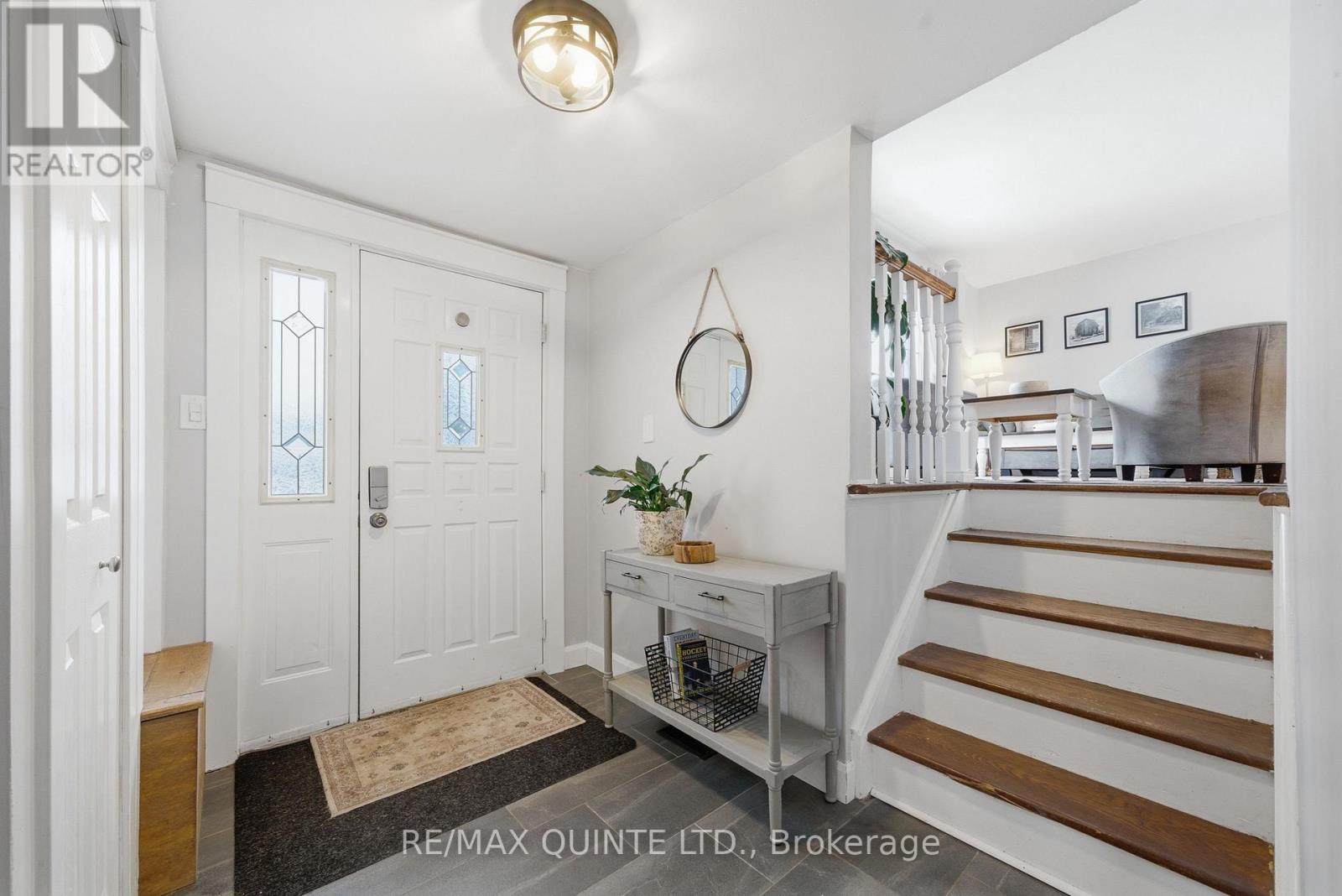 26 APPLEWOOD DRIVE - 4
