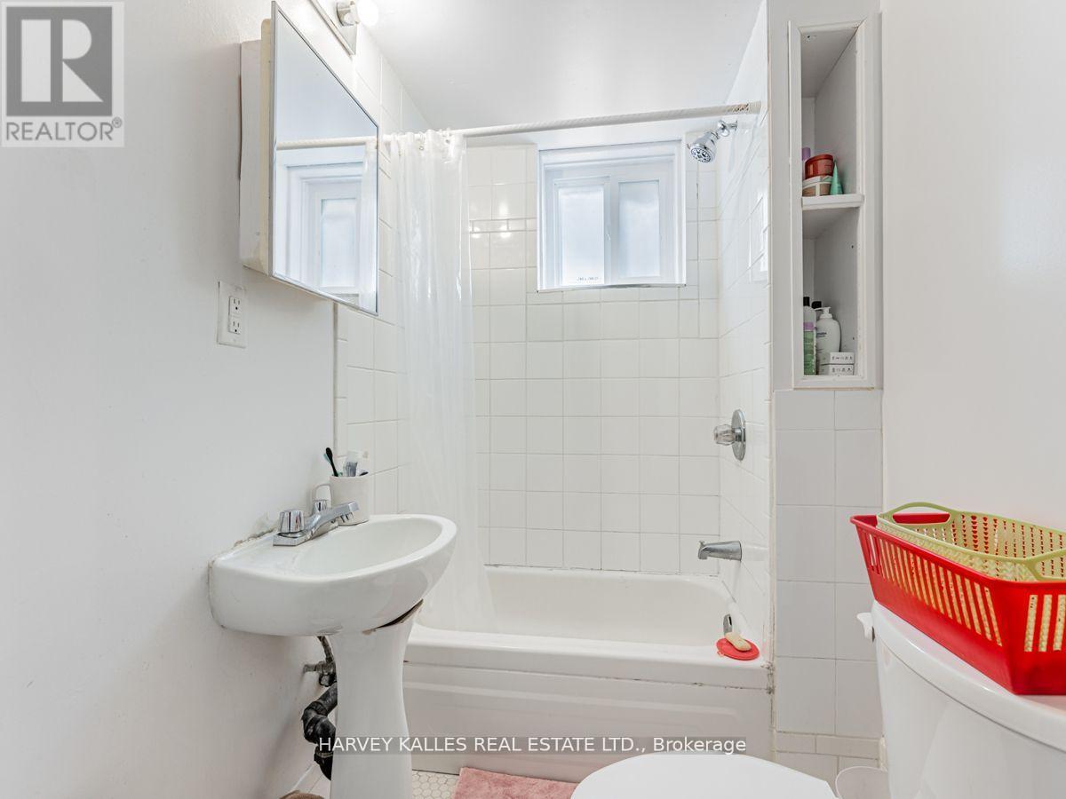 103 & 105 GILMOUR AVENUE - 36