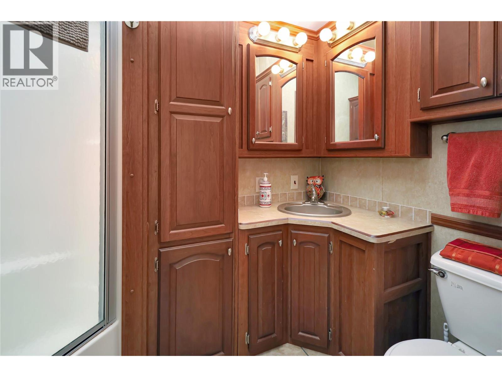 4862 Lynx Drive, Radium Hot Springs