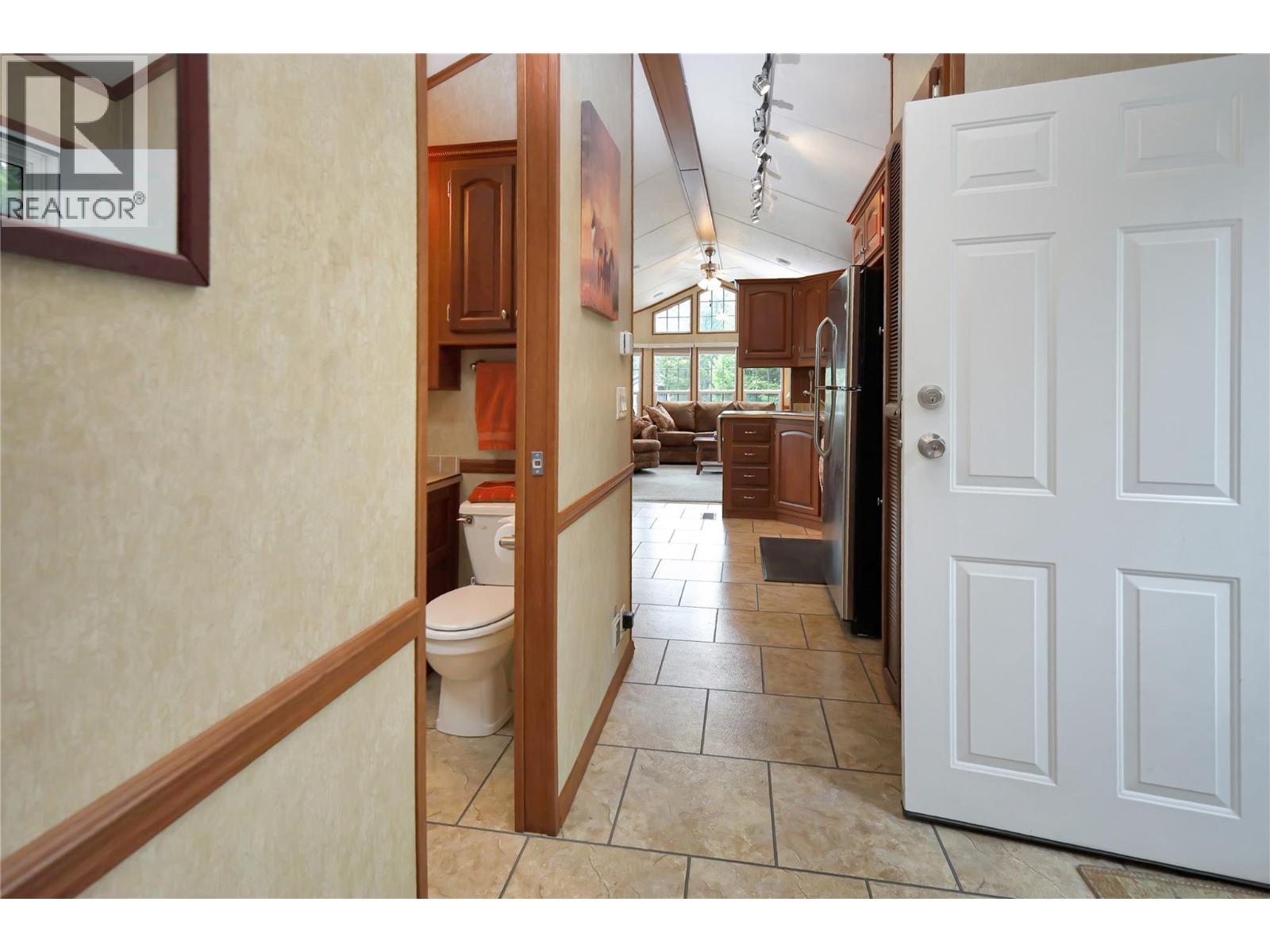 4862 Lynx Drive, Radium Hot Springs