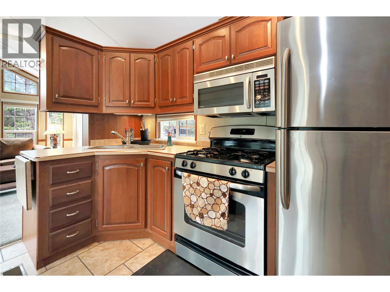 4862 Lynx Drive, Radium Hot Springs