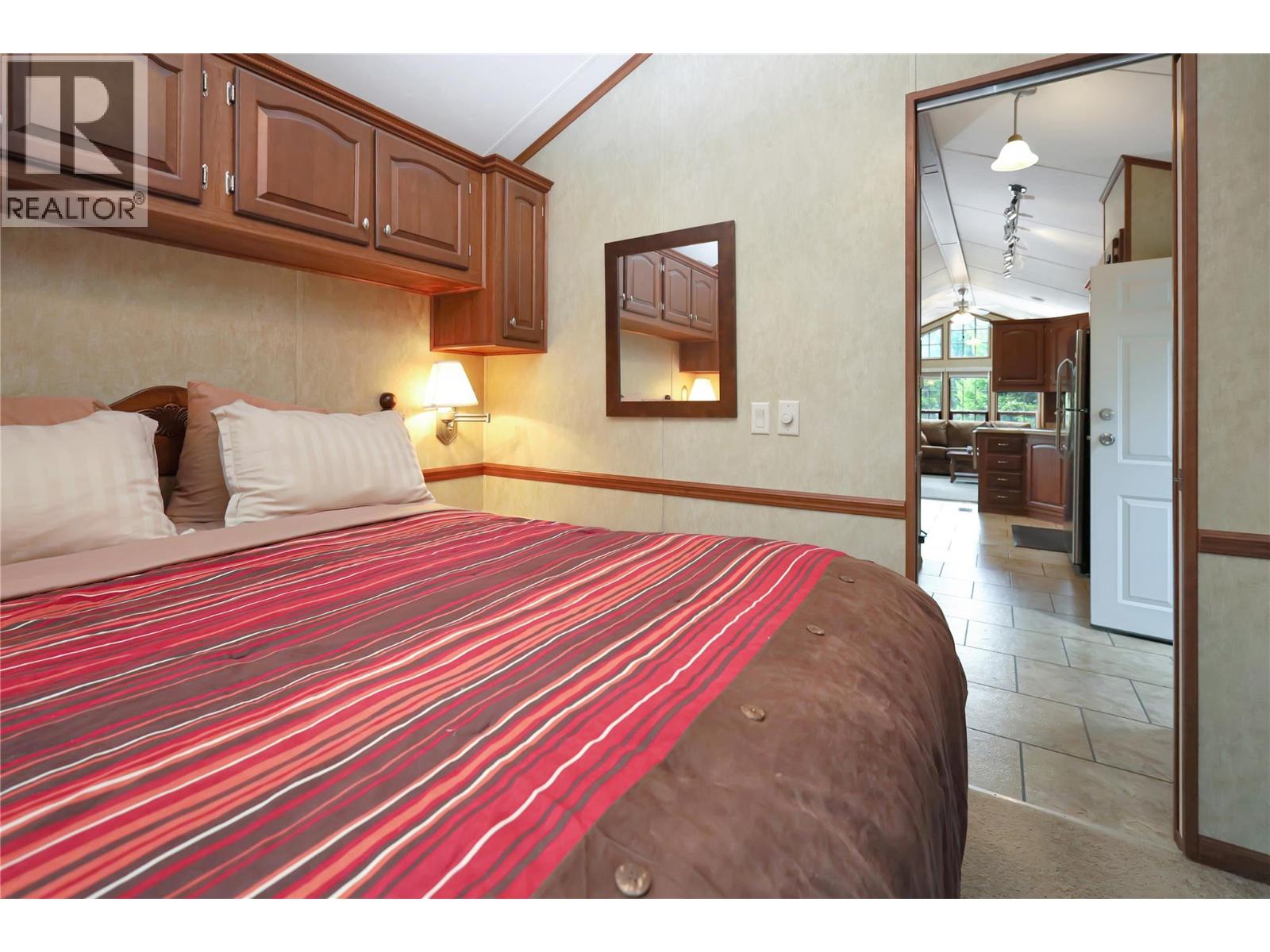 4862 Lynx Drive, Radium Hot Springs