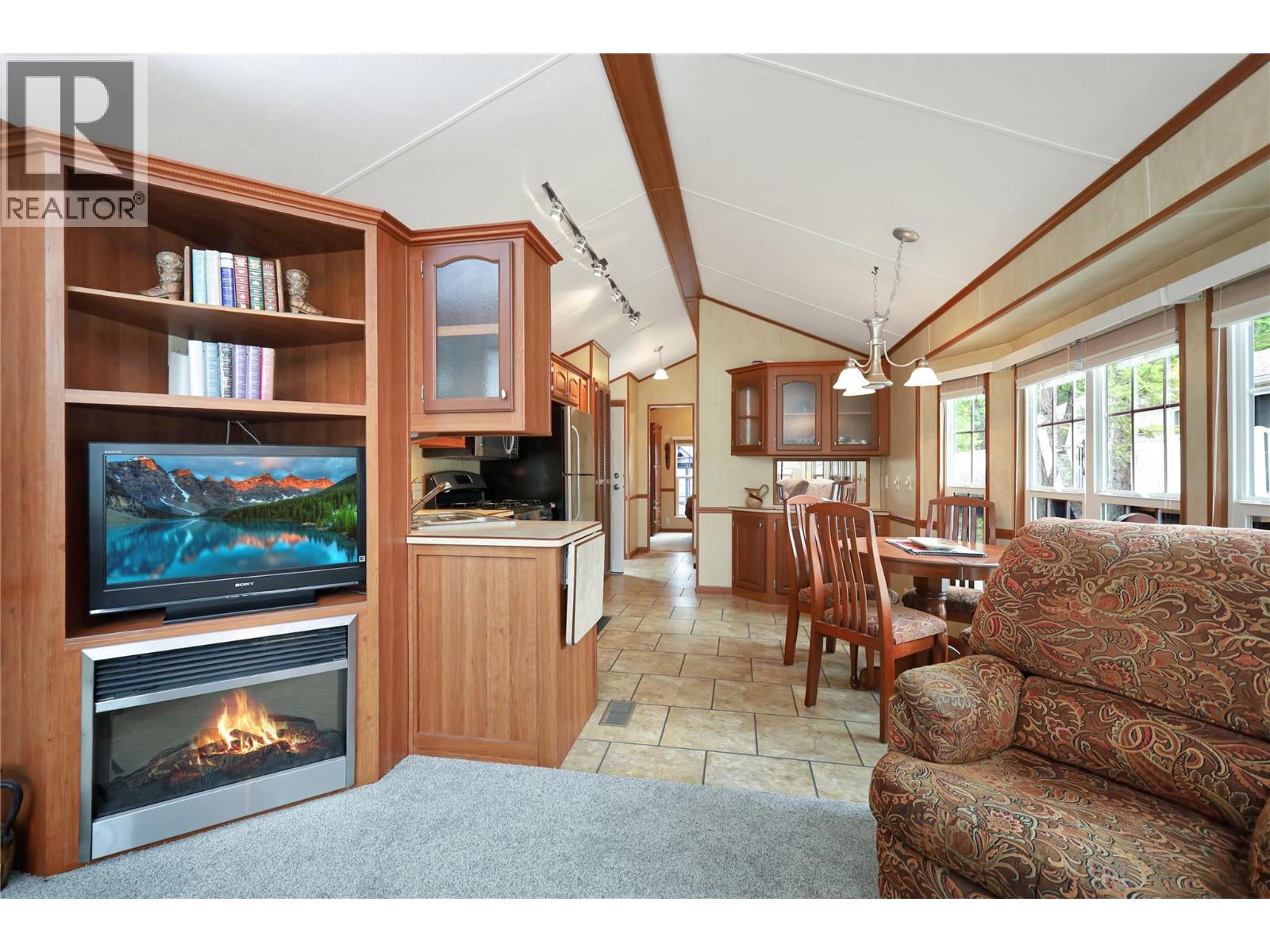 4862 Lynx Drive, Radium Hot Springs