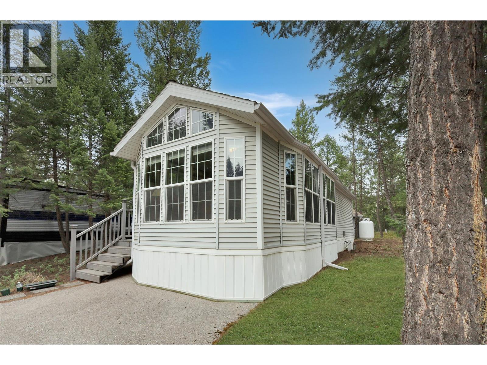 4862 Lynx Drive, Radium Hot Springs