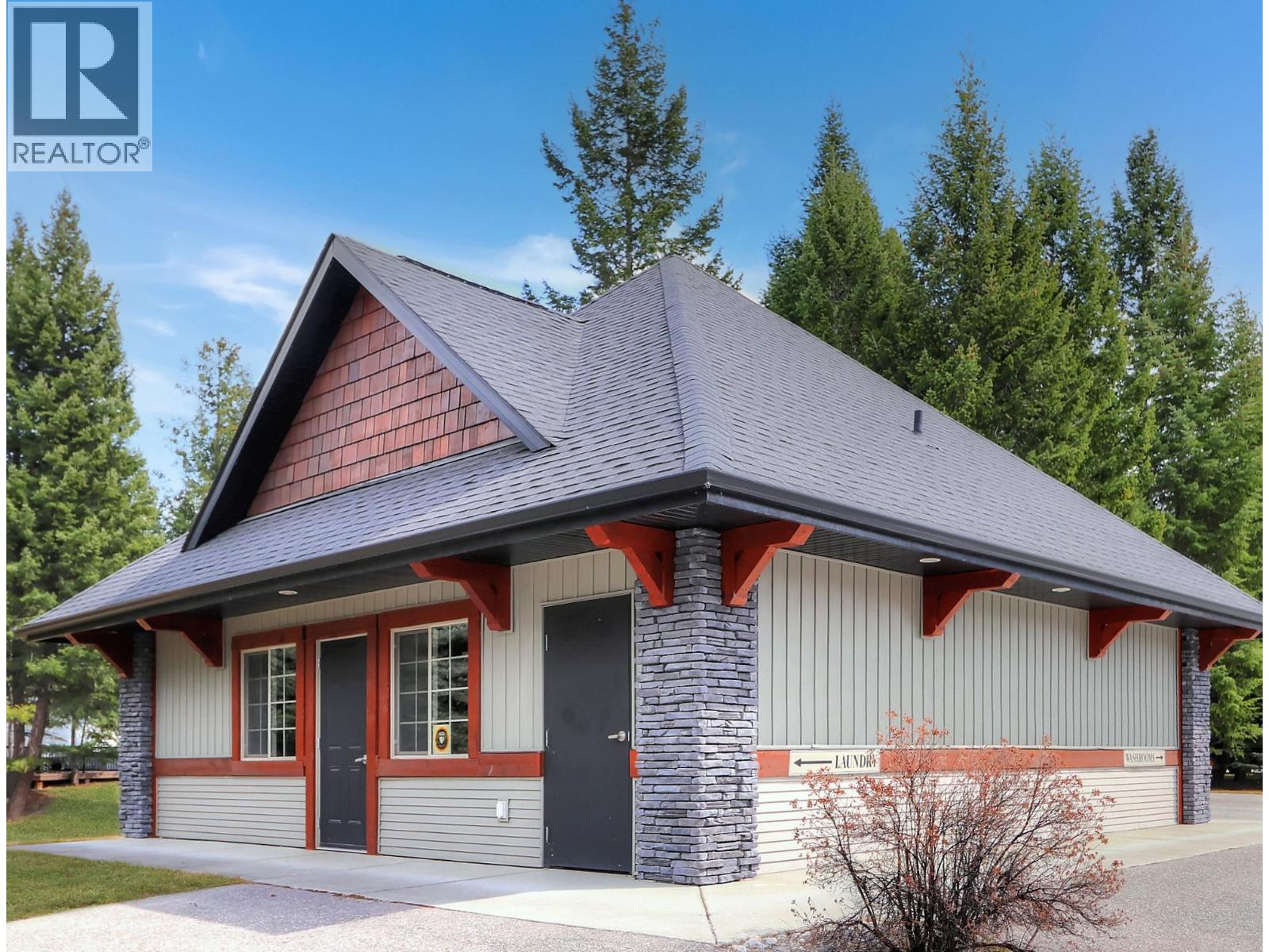 4862 Lynx Drive, Radium Hot Springs