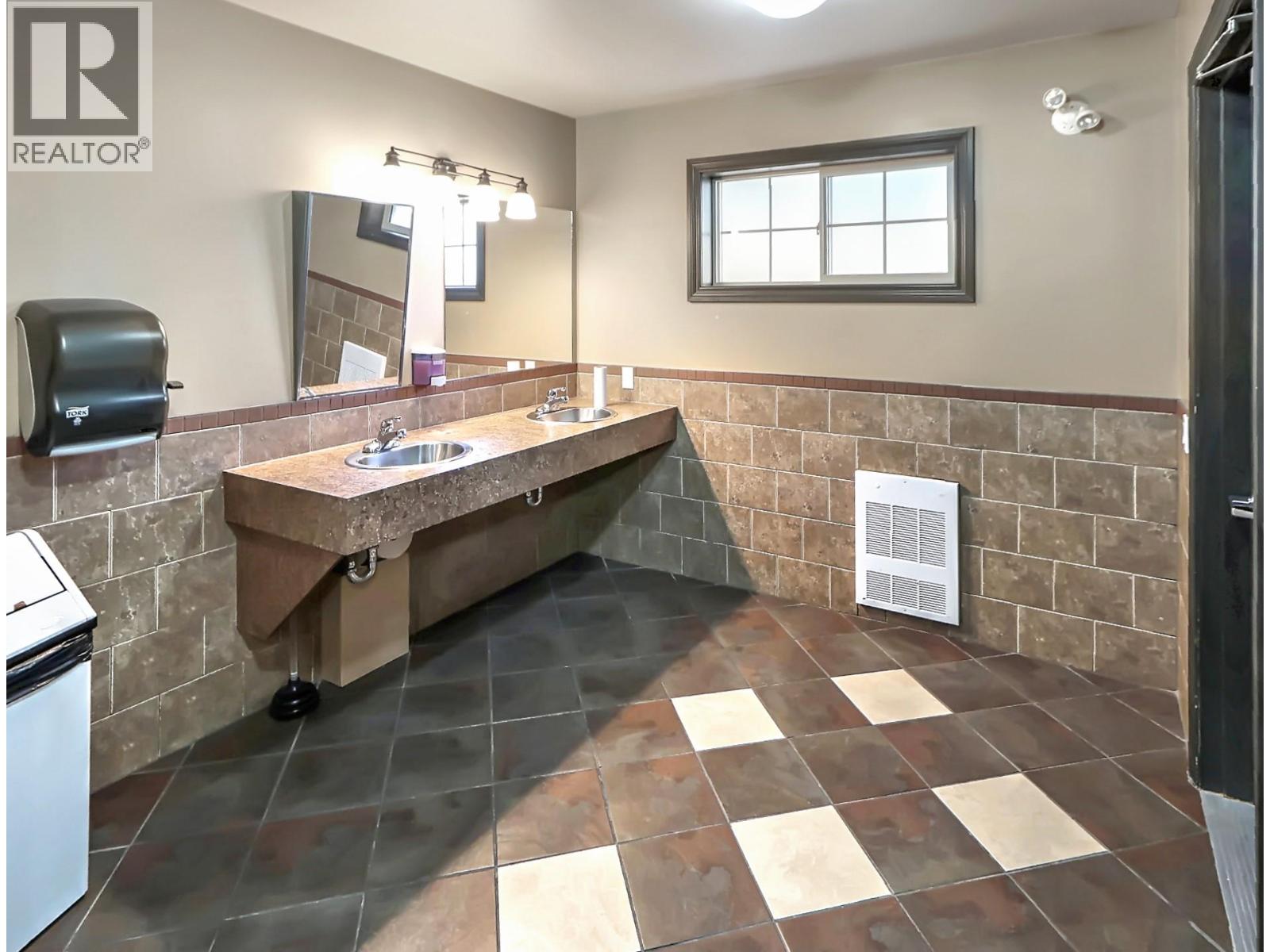 4862 Lynx Drive, Radium Hot Springs