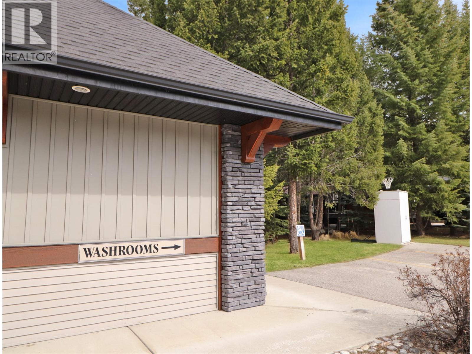 4862 Lynx Drive, Radium Hot Springs