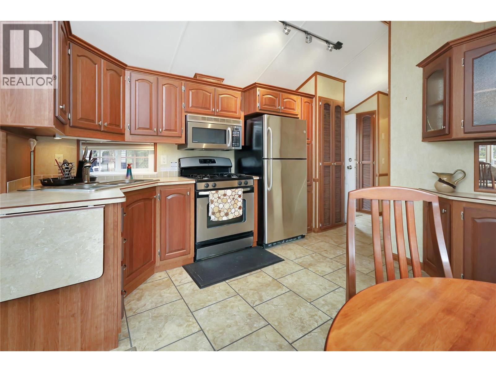 4862 Lynx Drive, Radium Hot Springs