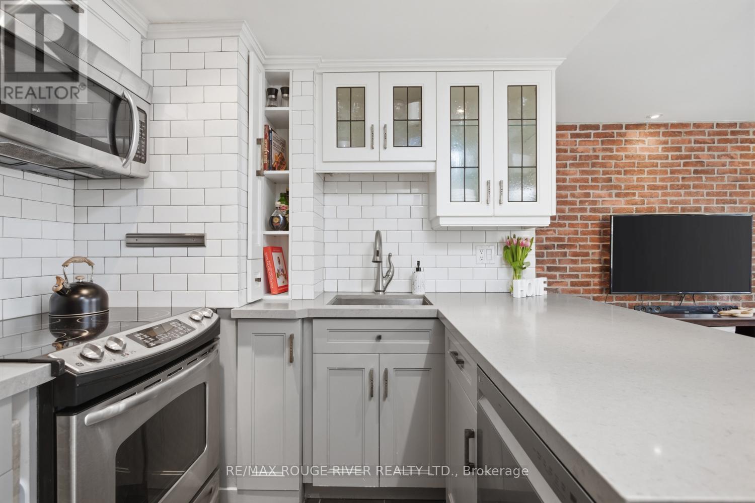 #28 89 LILLIAN STREET - 19