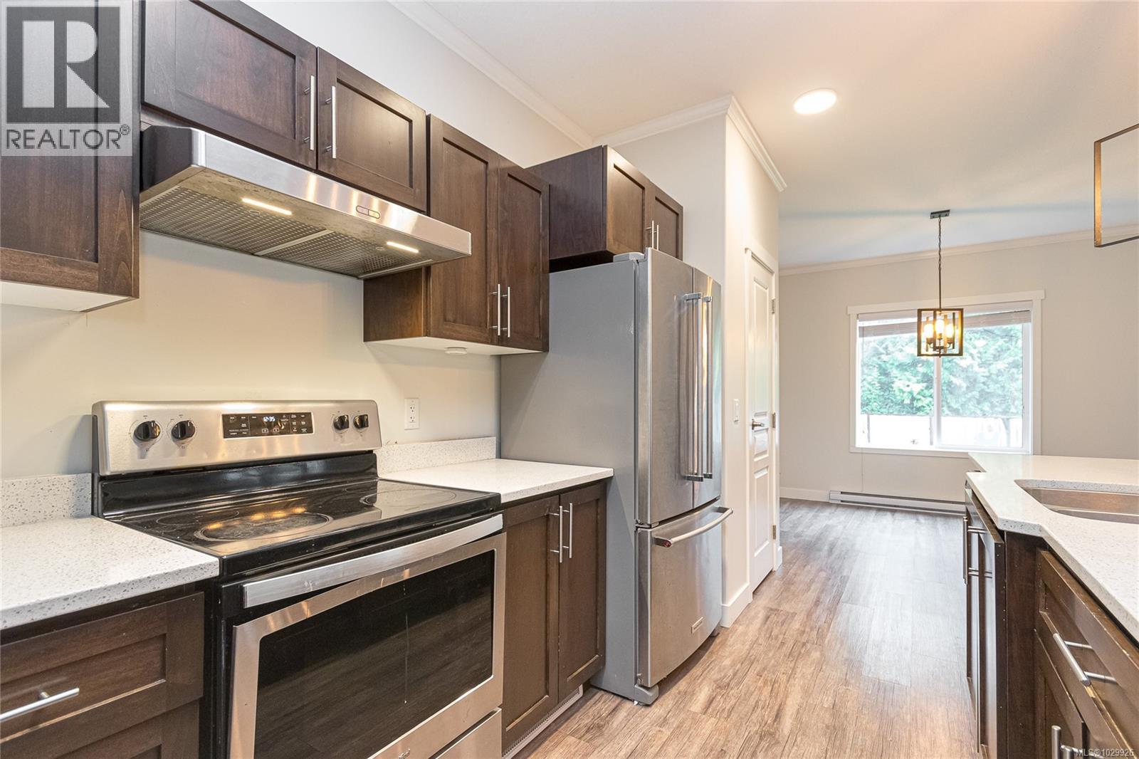 17 SAANICH RIDGE DR - 15