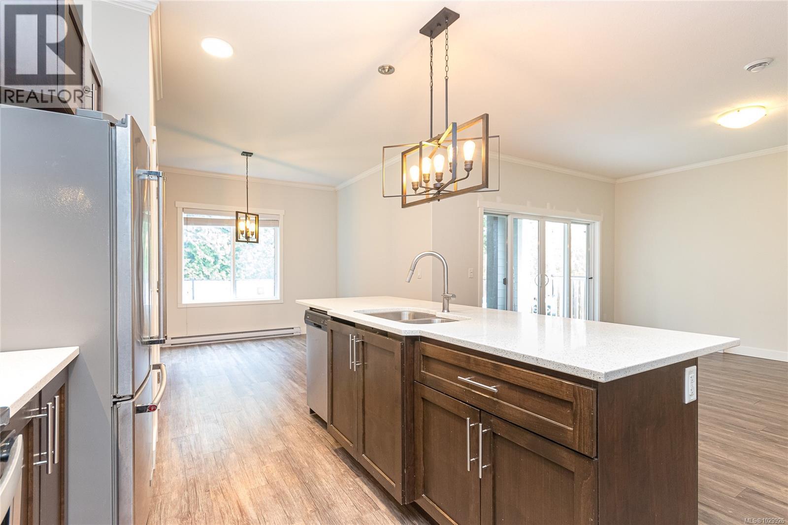 17 SAANICH RIDGE DR - 16