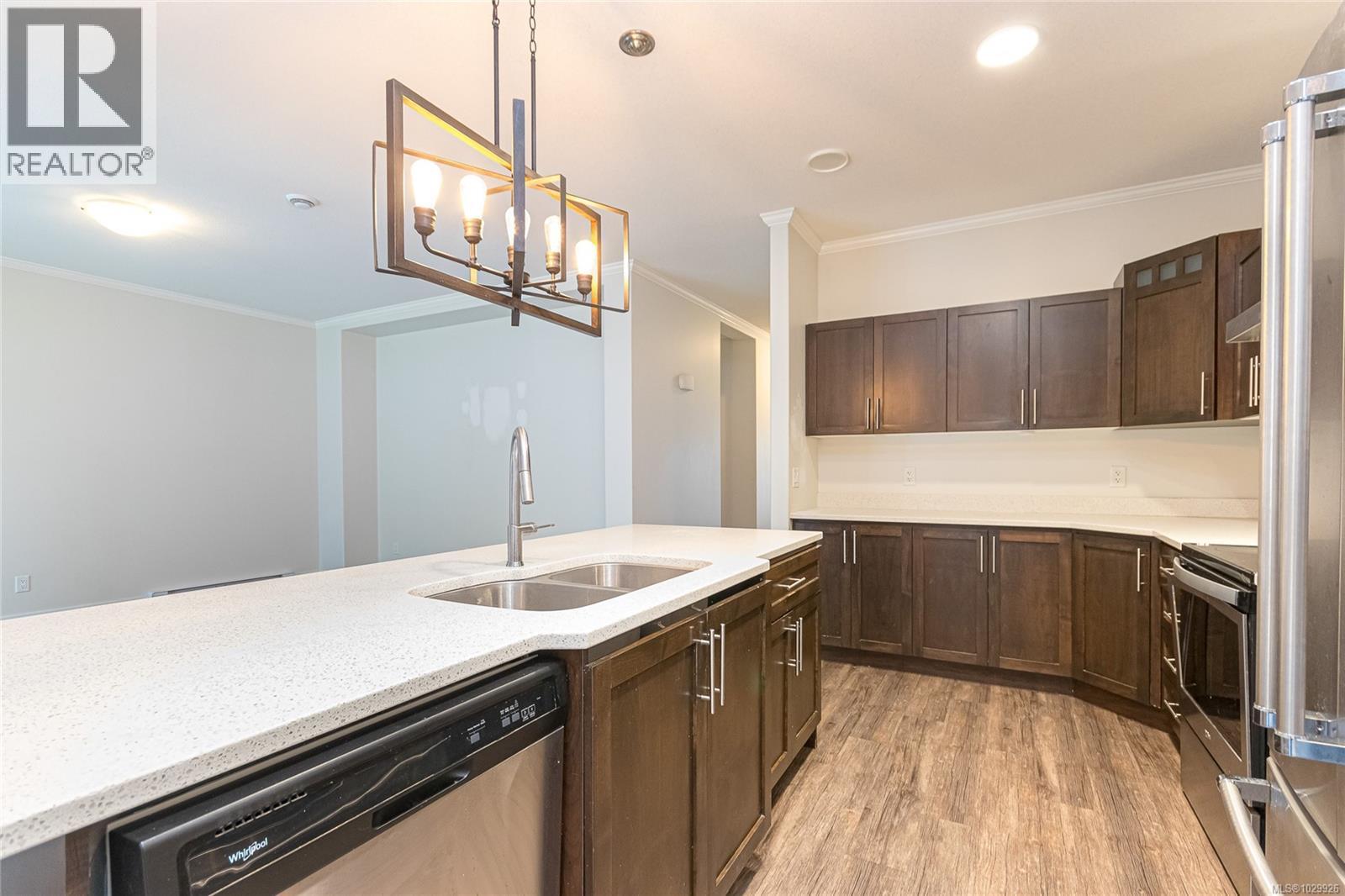 17 SAANICH RIDGE DR - 17