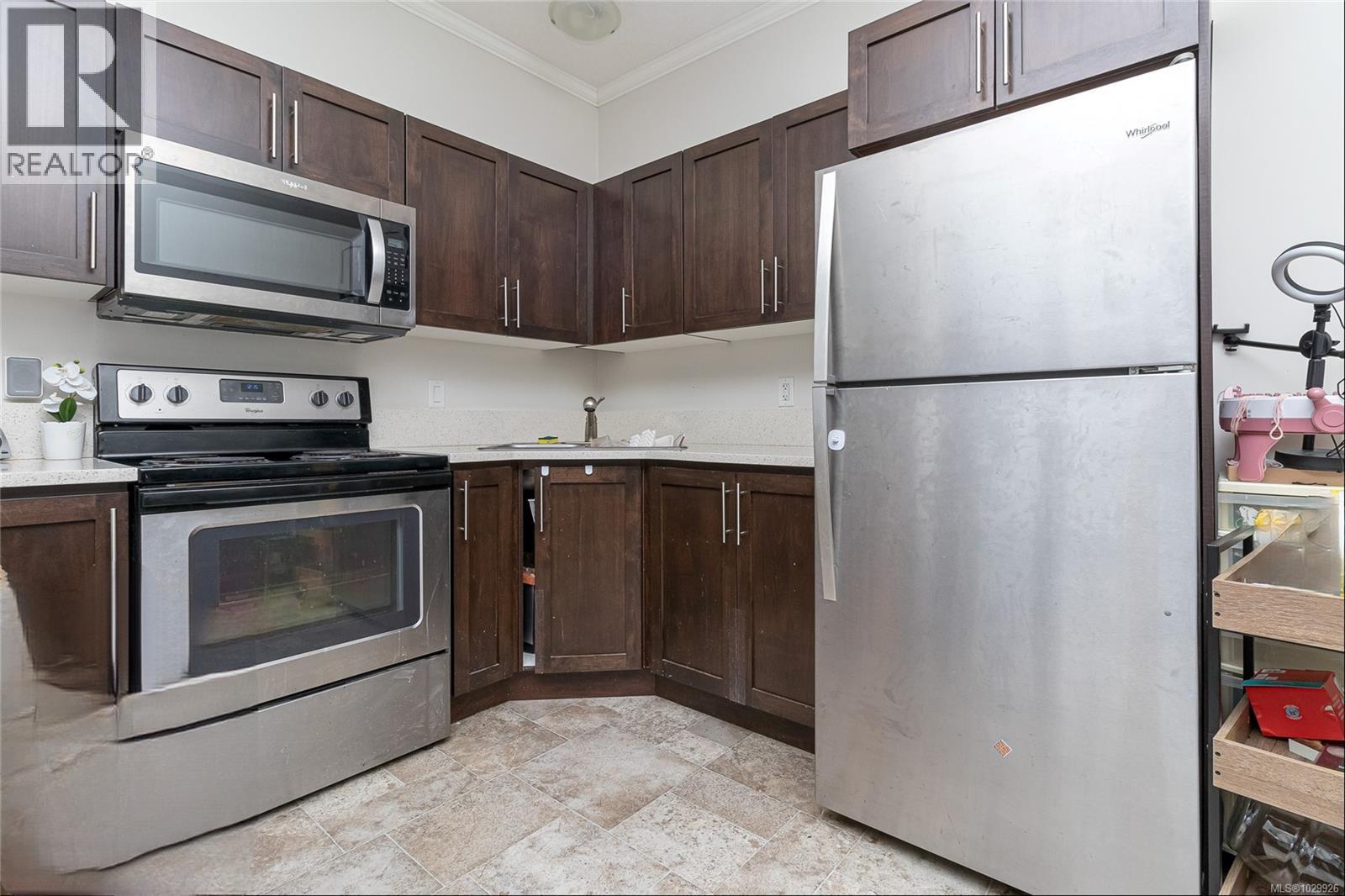 17 SAANICH RIDGE DR - 31