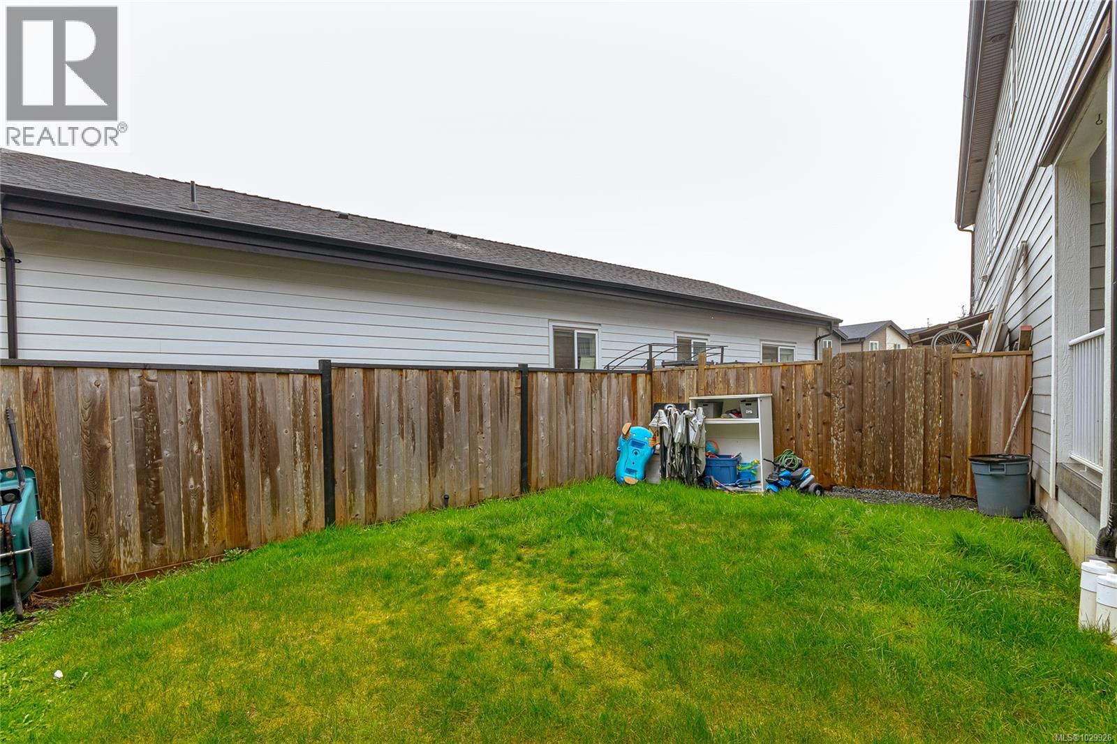 17 SAANICH RIDGE DR - 38