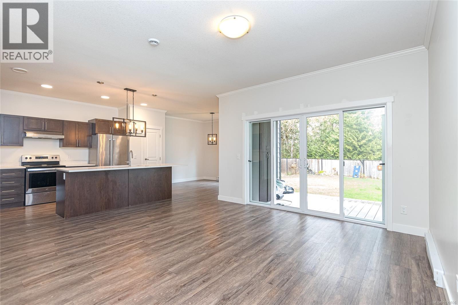 17 SAANICH RIDGE DR - 8