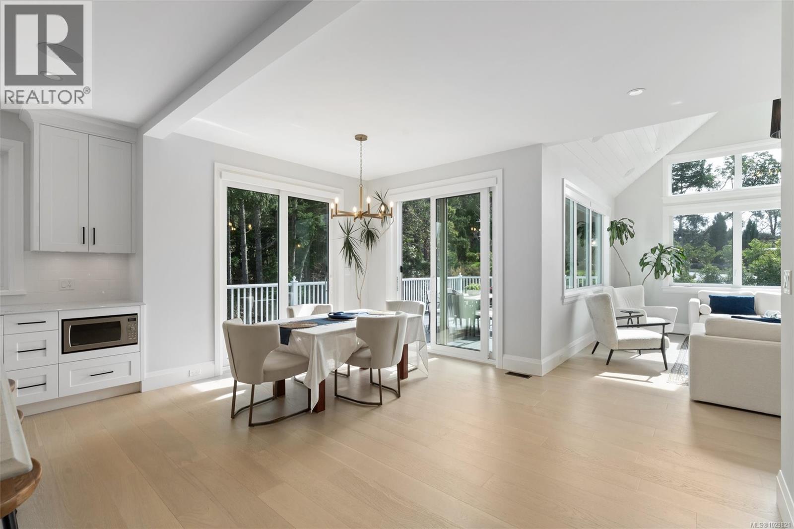 2006 PINEHURST TERR - 10