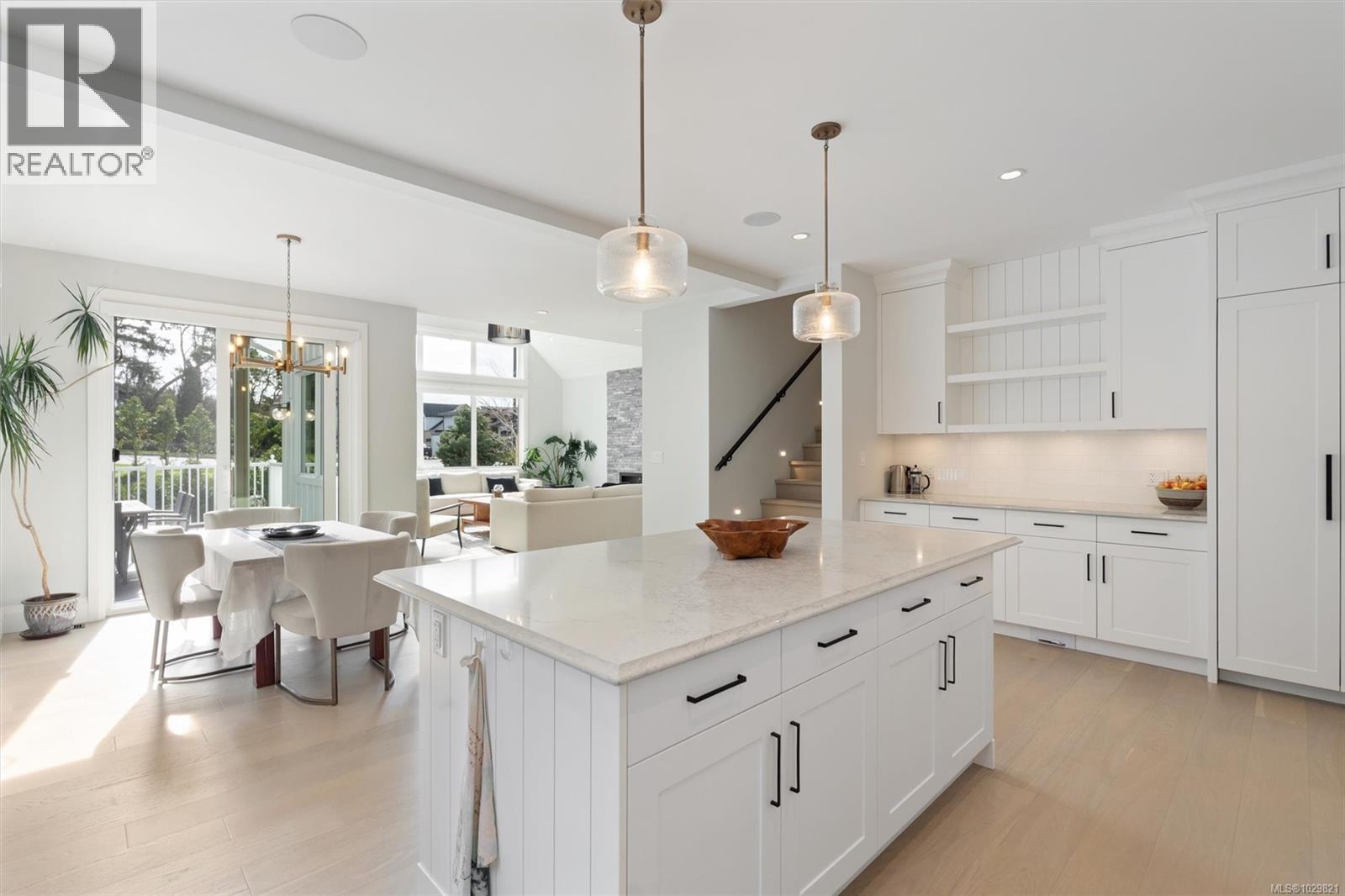 2006 PINEHURST TERR - 16