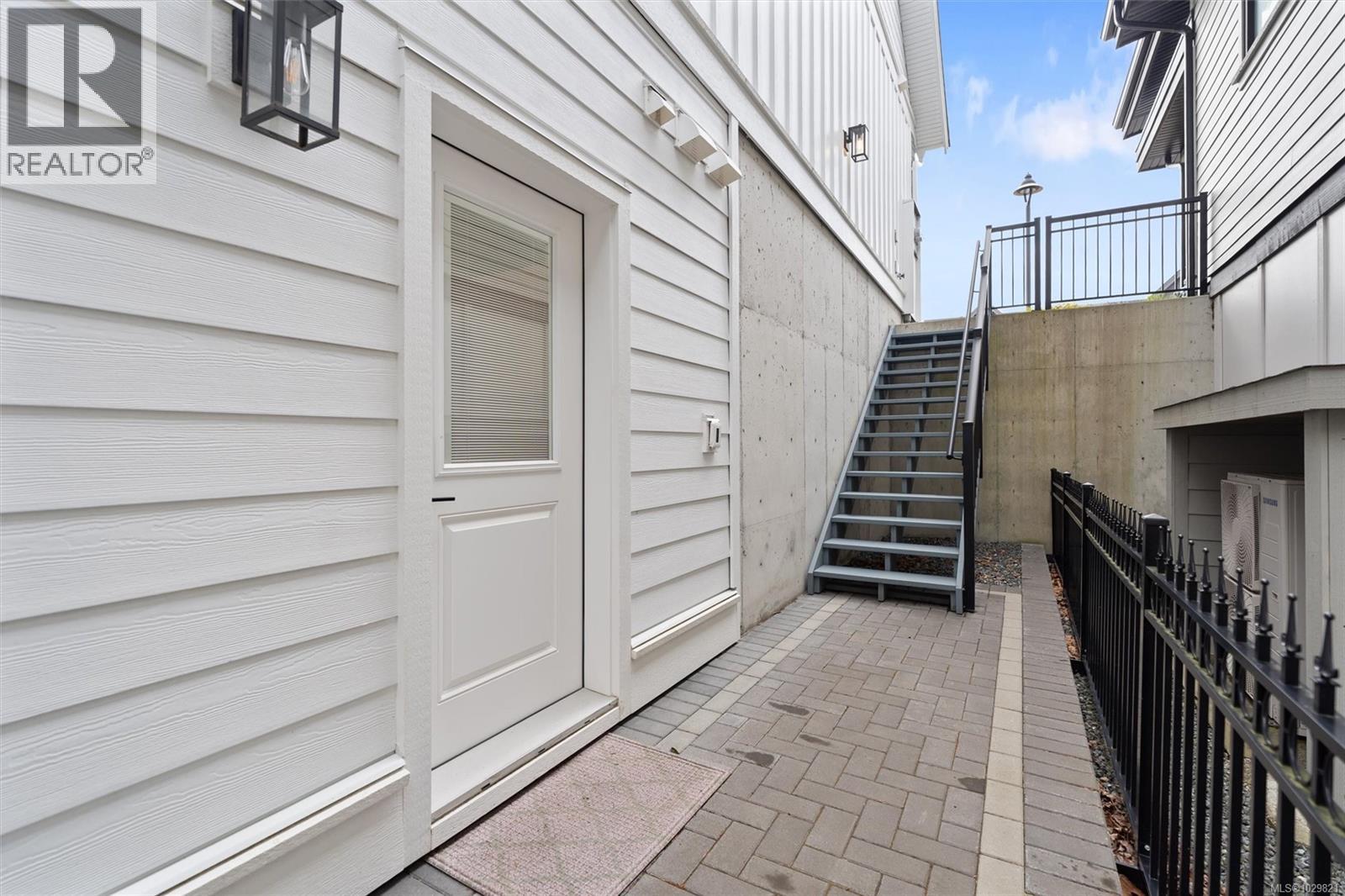 2006 PINEHURST TERR - 37