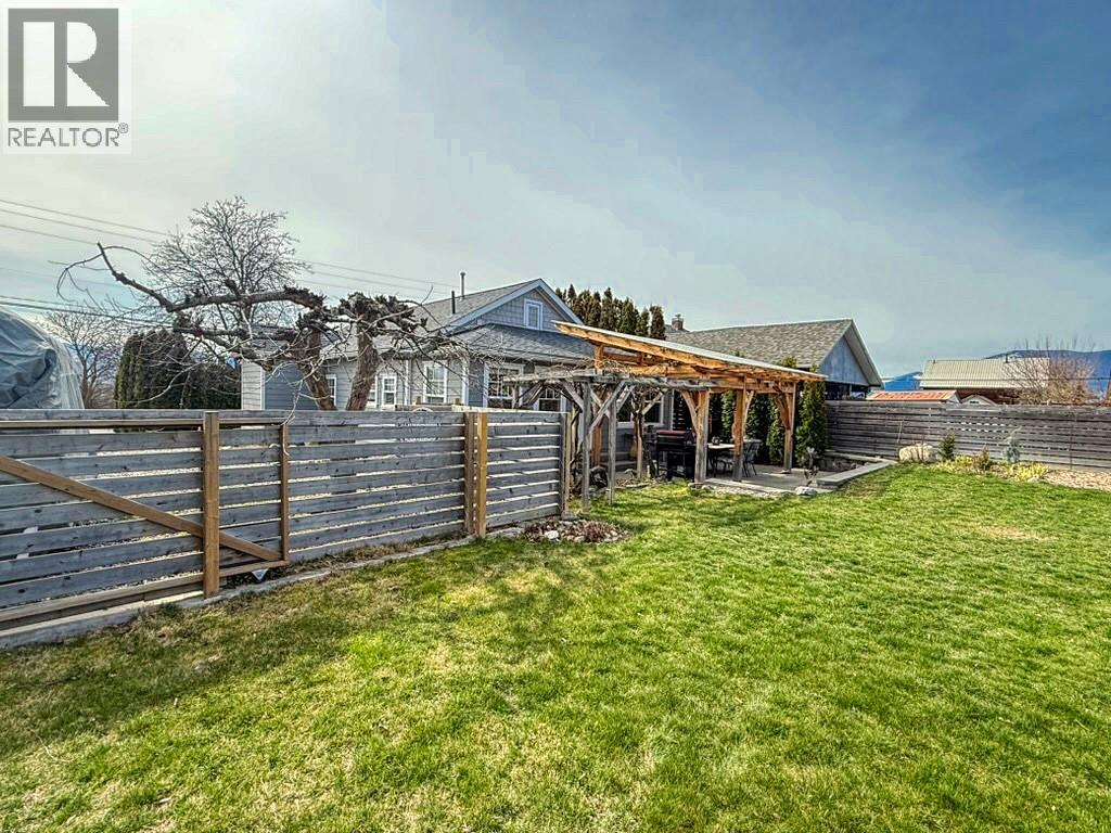 1210 - 1212 HILLSIDE Street, Creston