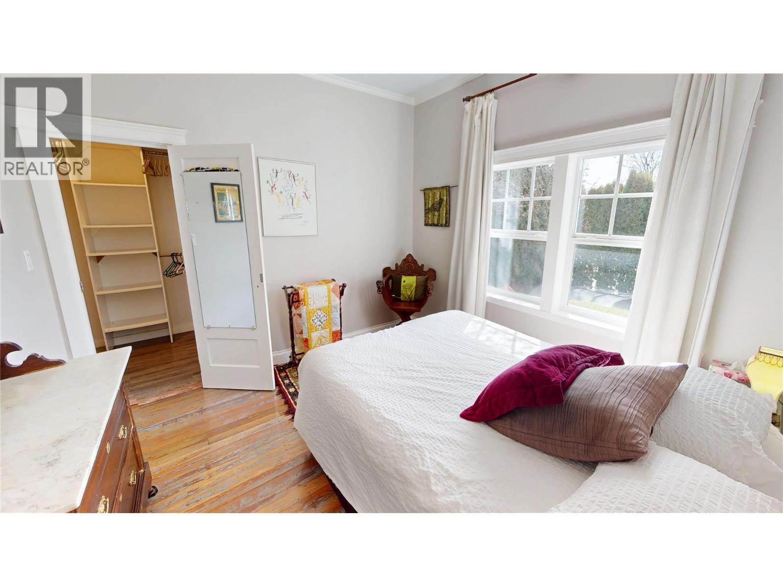 1210 - 1212 HILLSIDE Street, Creston