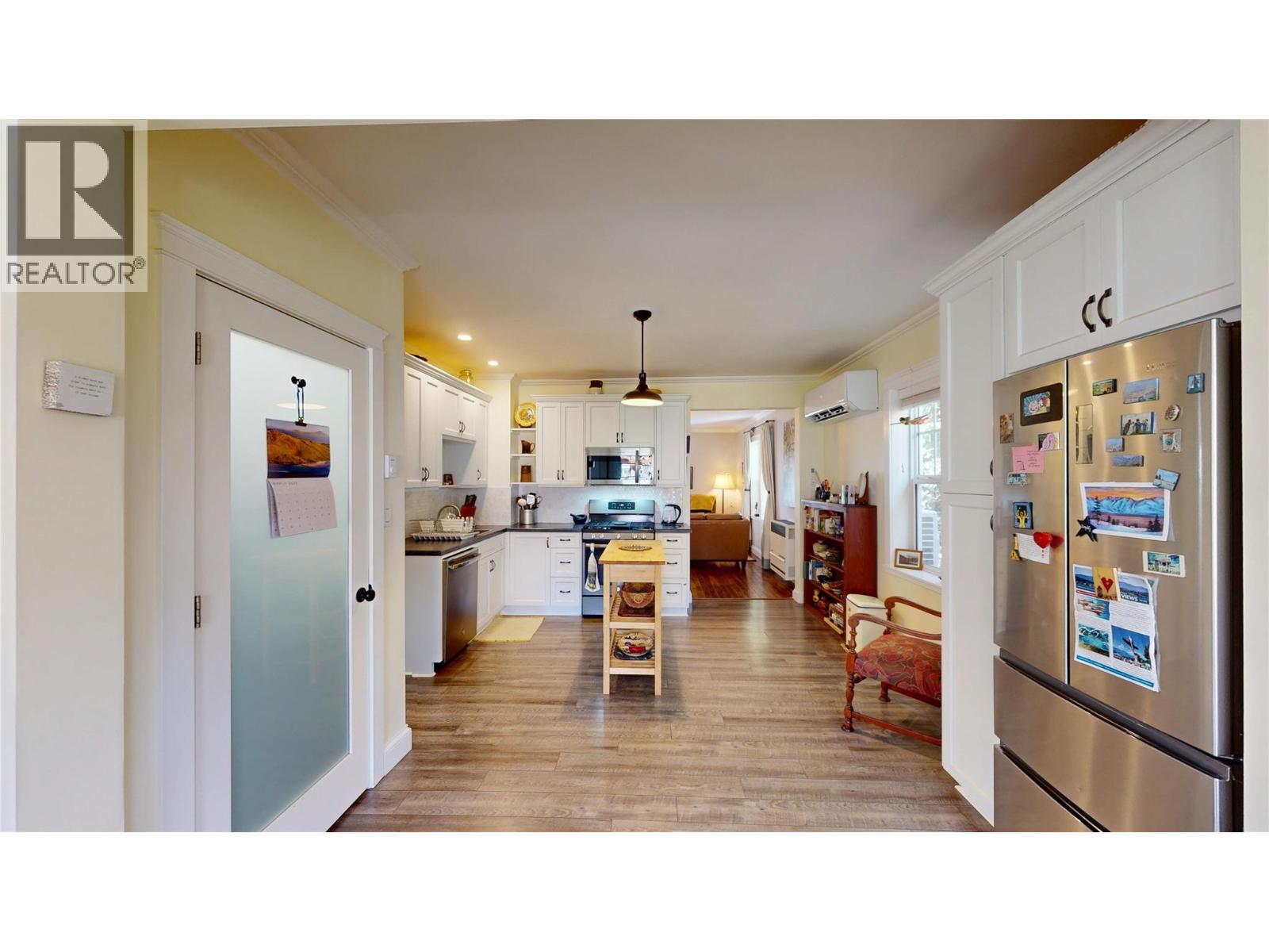 1210 - 1212 HILLSIDE Street, Creston