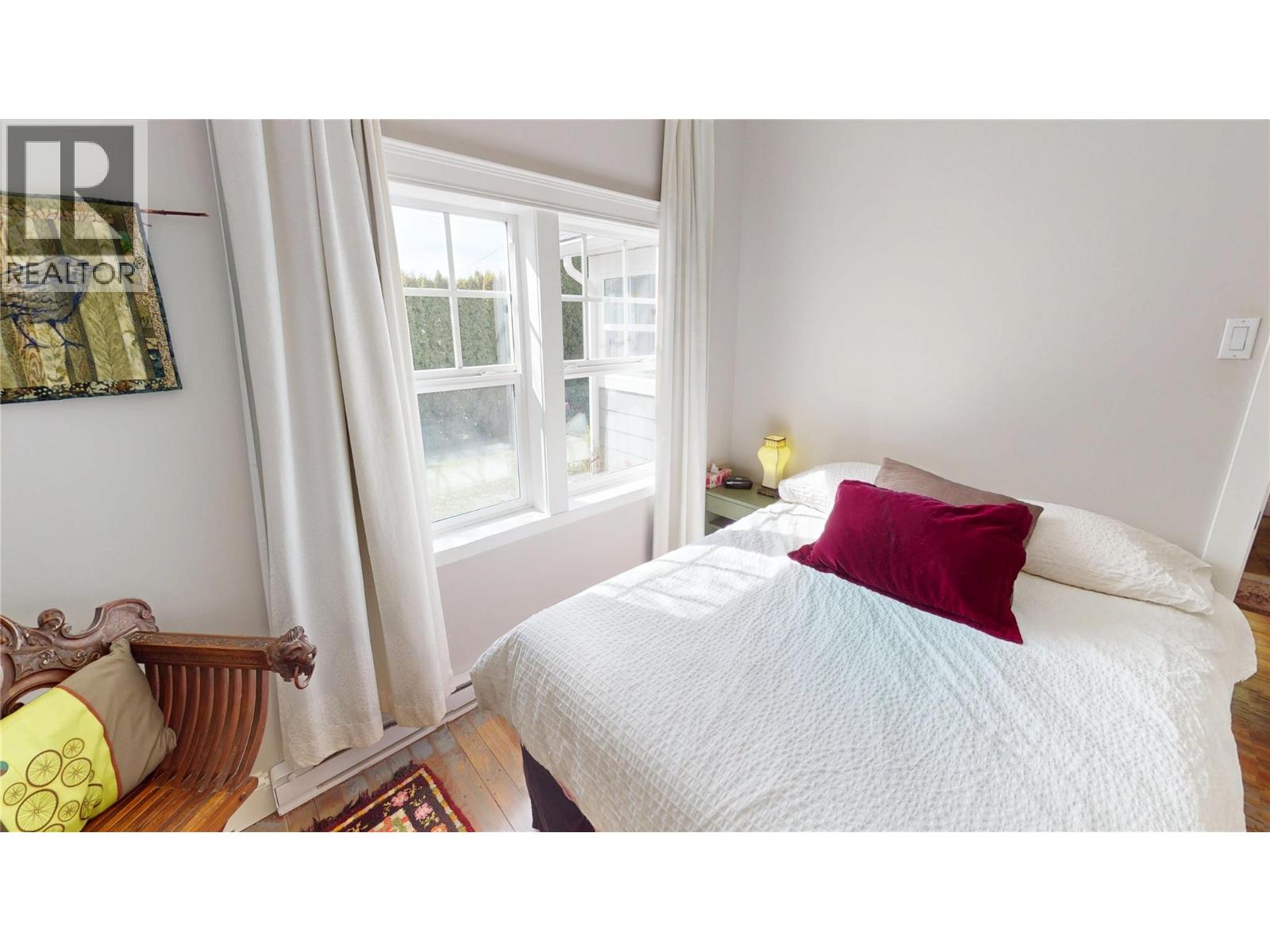 1210 - 1212 HILLSIDE Street, Creston