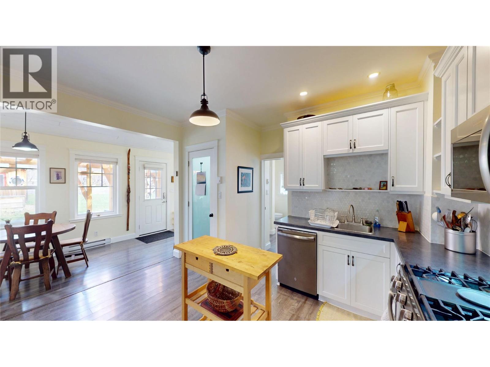 1210 - 1212 HILLSIDE Street, Creston