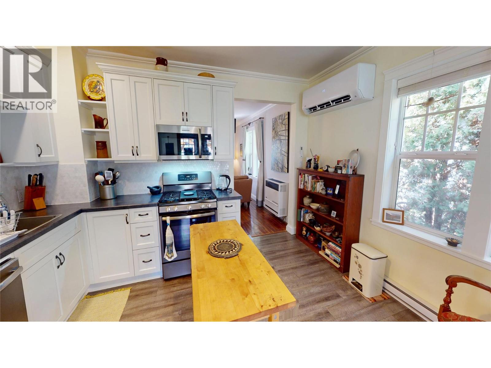 1210 - 1212 HILLSIDE Street, Creston