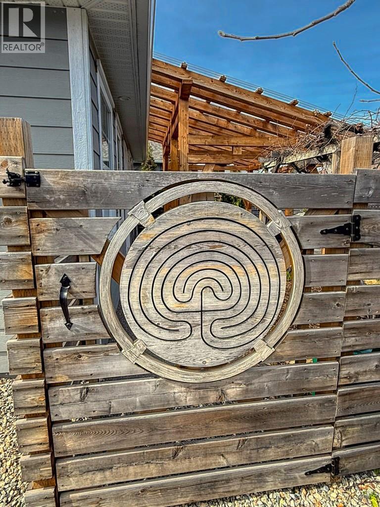 1210 - 1212 HILLSIDE Street, Creston