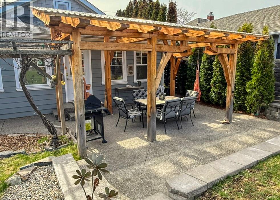 1210 - 1212 HILLSIDE Street, Creston