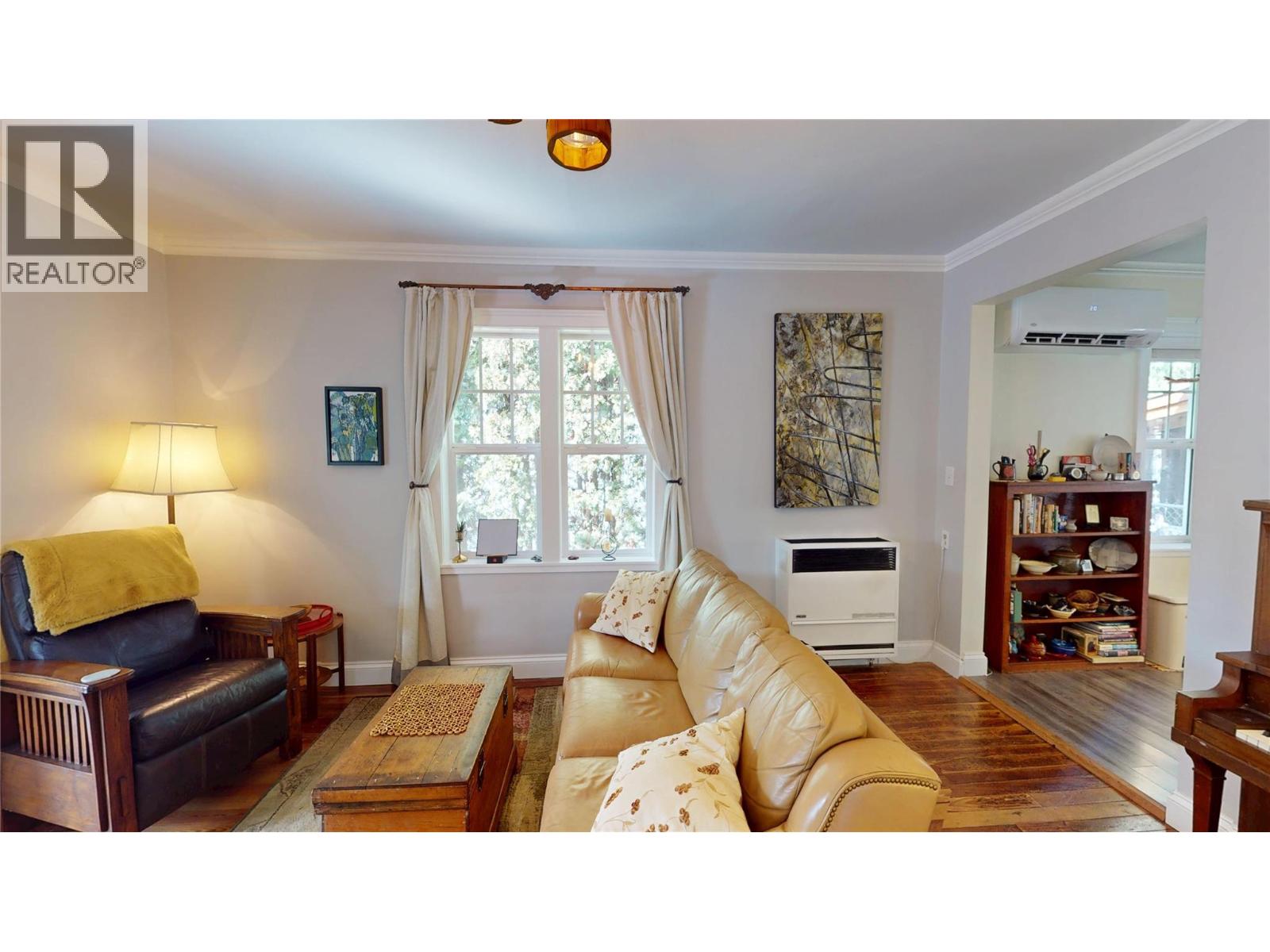 1210 - 1212 HILLSIDE Street, Creston