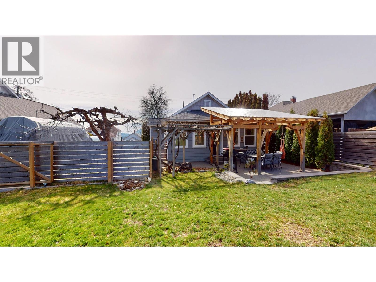 1210 - 1212 HILLSIDE Street, Creston