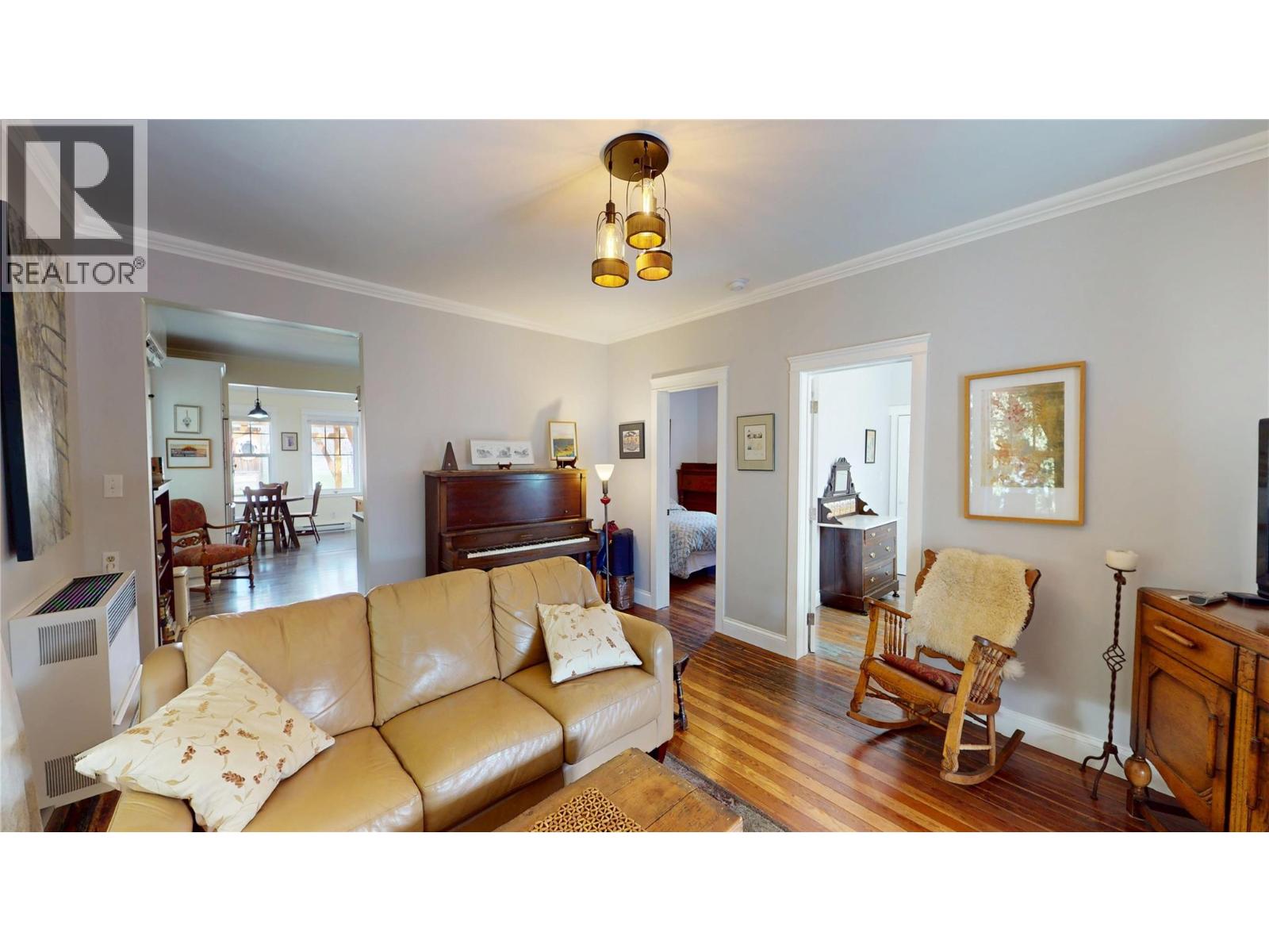 1210 - 1212 HILLSIDE Street, Creston