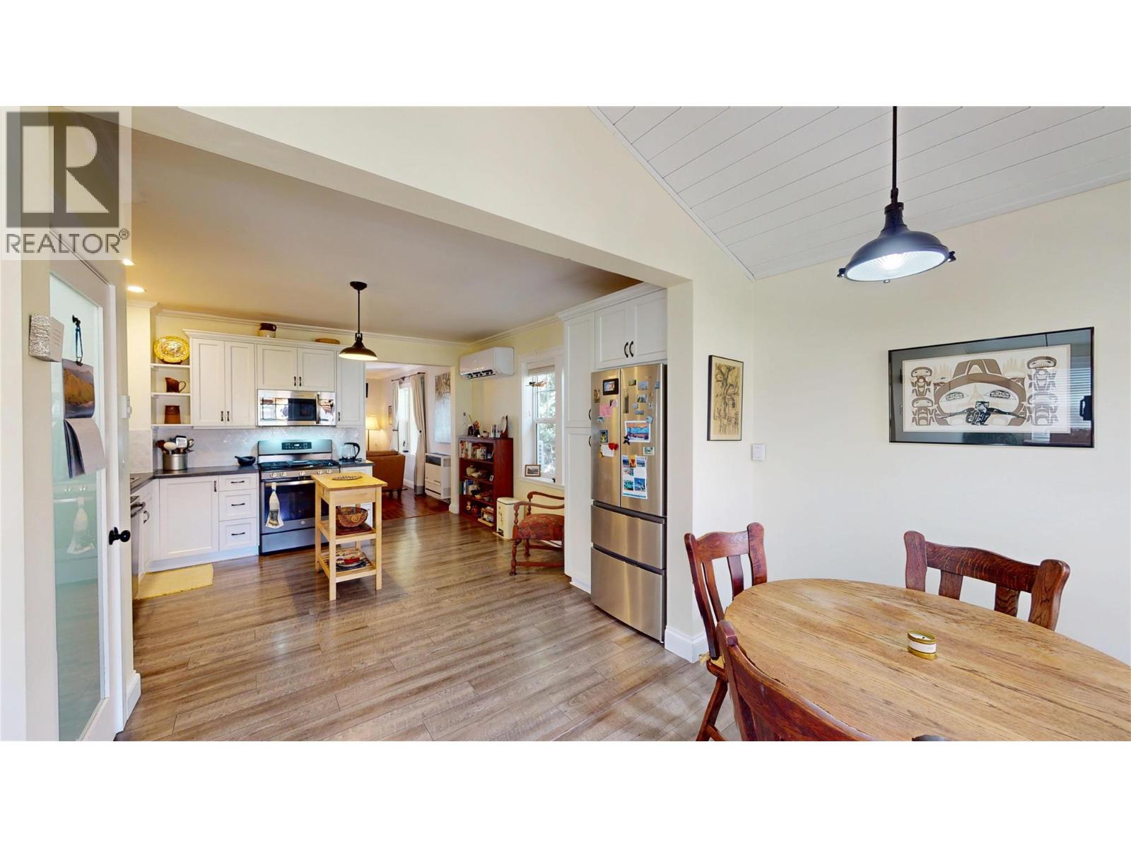 1210 - 1212 HILLSIDE Street, Creston