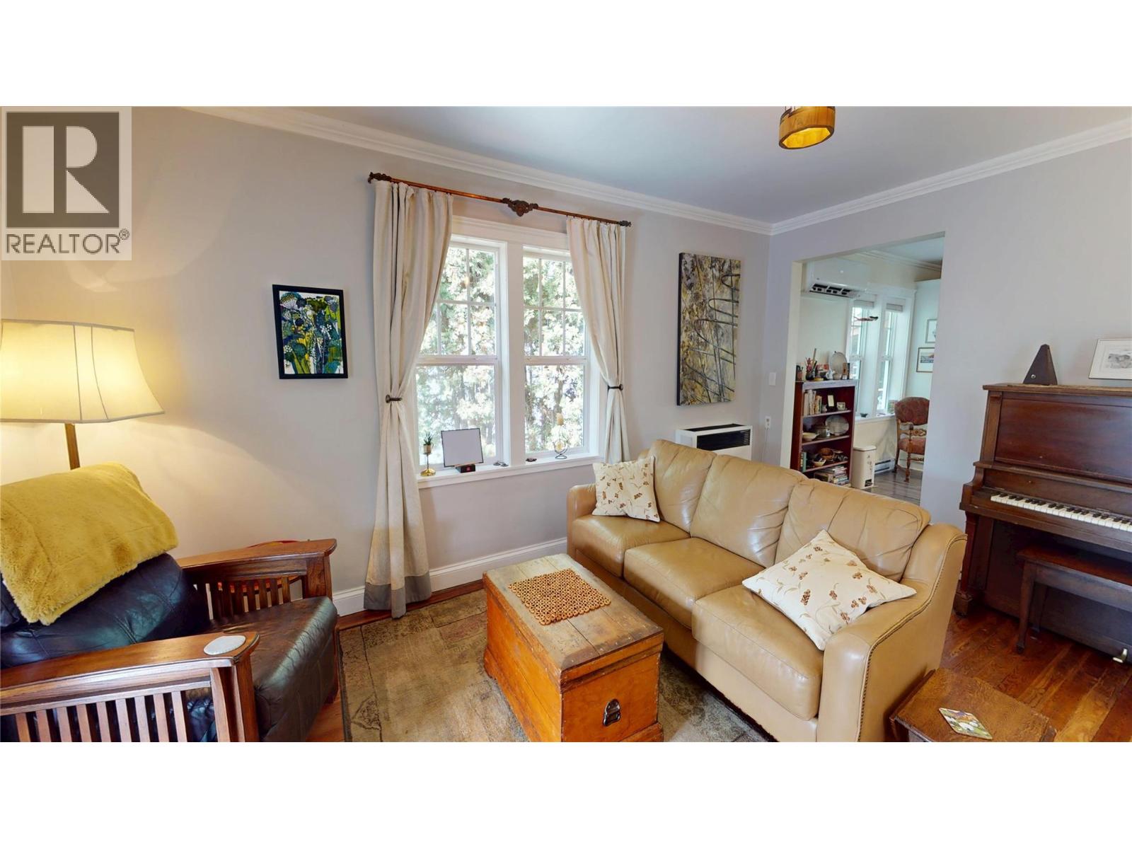 1210 - 1212 HILLSIDE Street, Creston