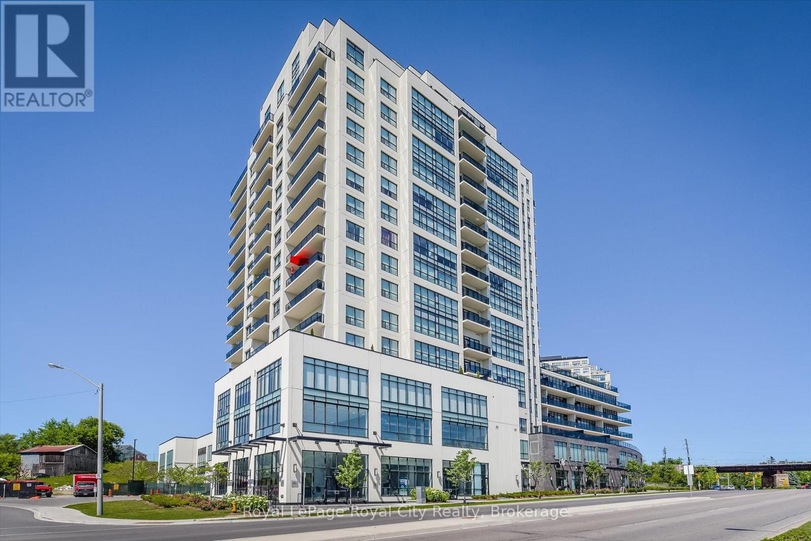 #413 150 WELLINGTON STREET E - 1
