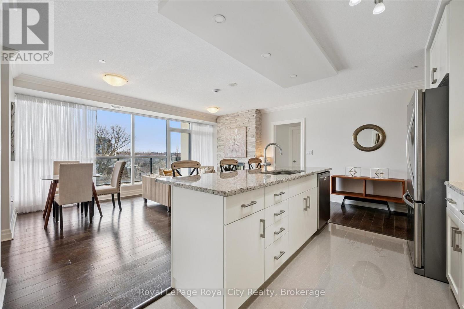 #413 150 WELLINGTON STREET E - 15