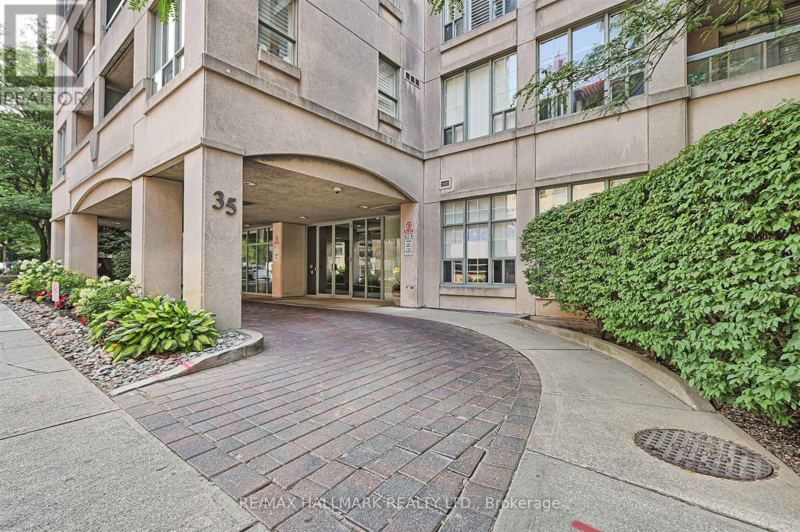#511 35 MERTON STREET - 2