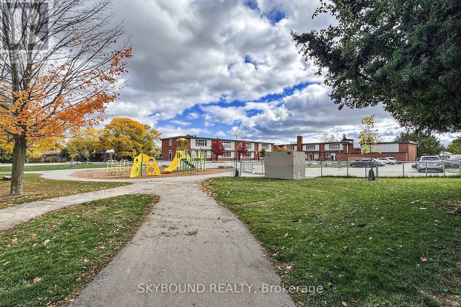 139 TOWER DRIVE - 33