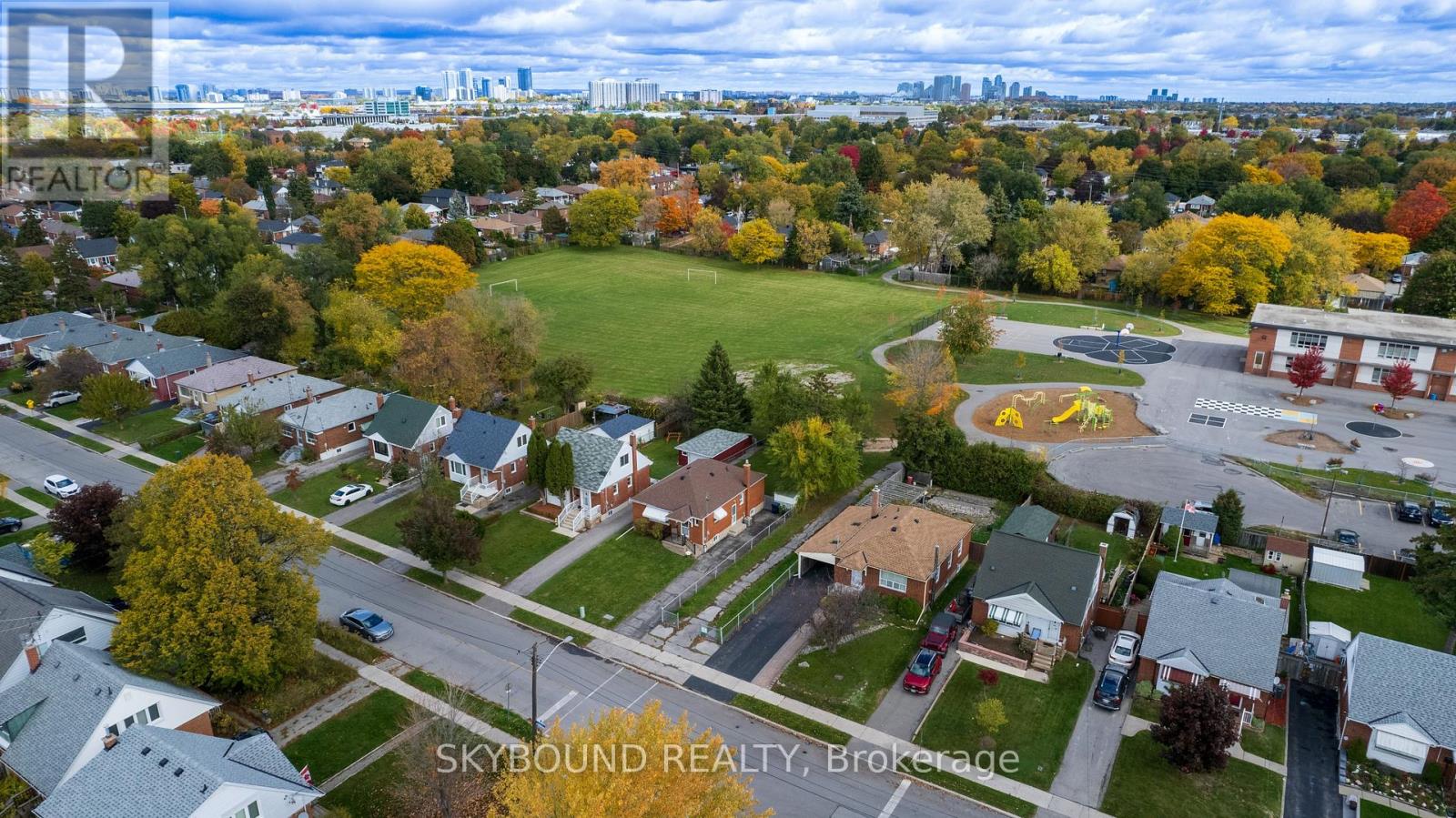 139 TOWER DRIVE - 36