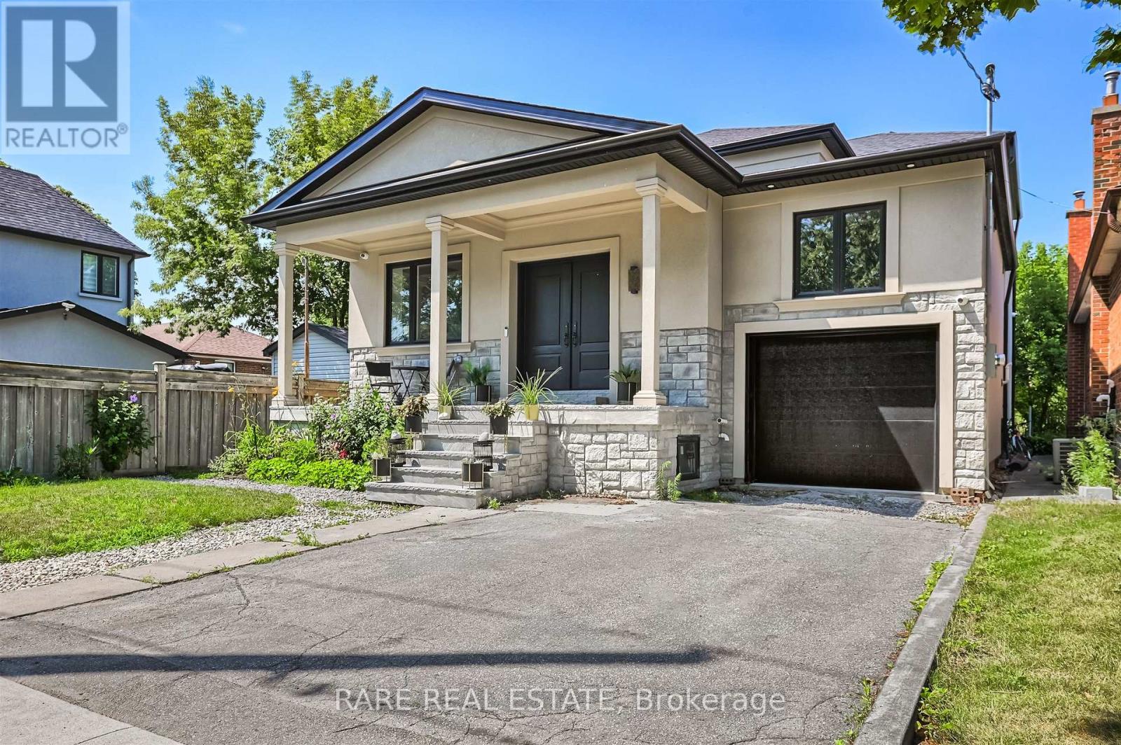 32 BRADFIELD AVENUE W - 1