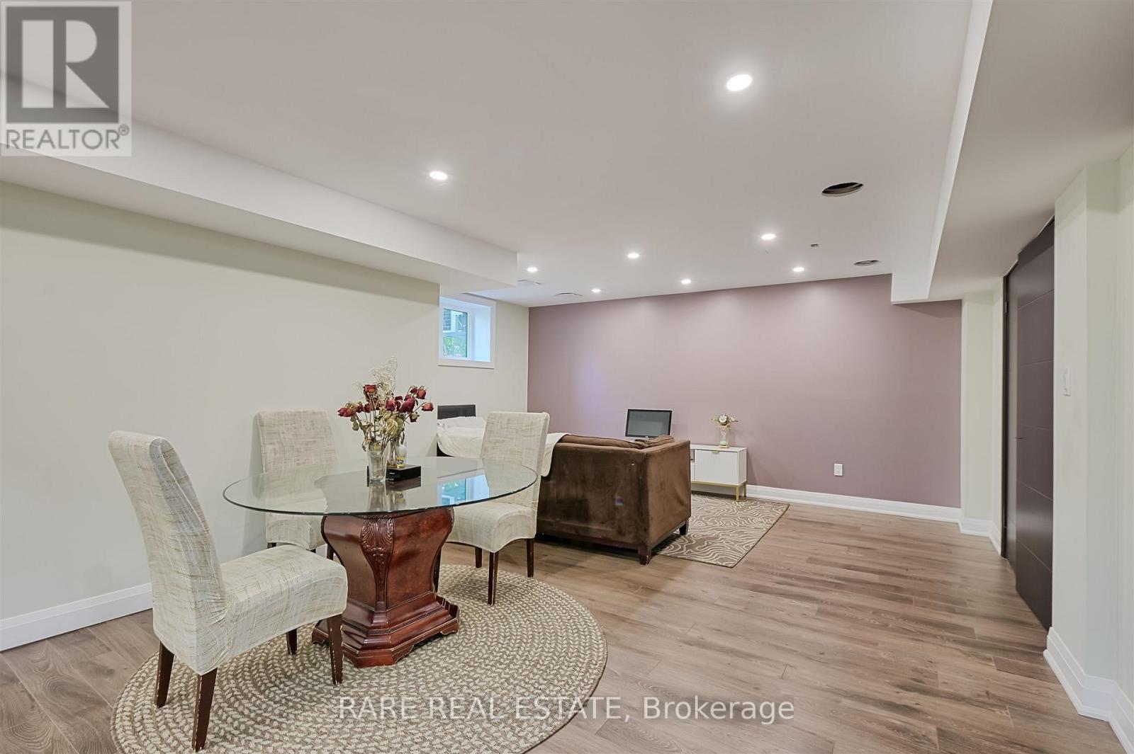 32 BRADFIELD AVENUE W - 28