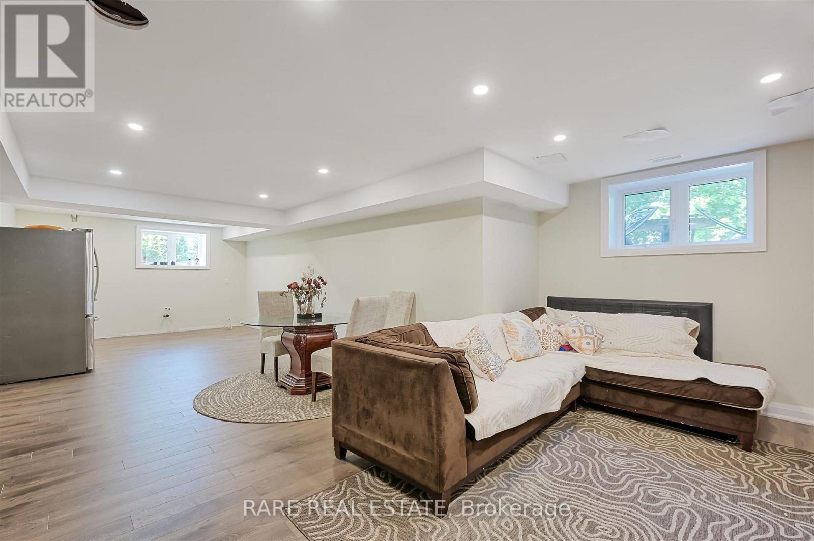32 BRADFIELD AVENUE W - 29