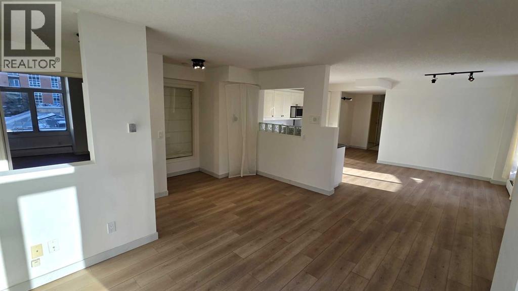 Single Family House for Sale in    Avenue SW Eau Claire Calgary 