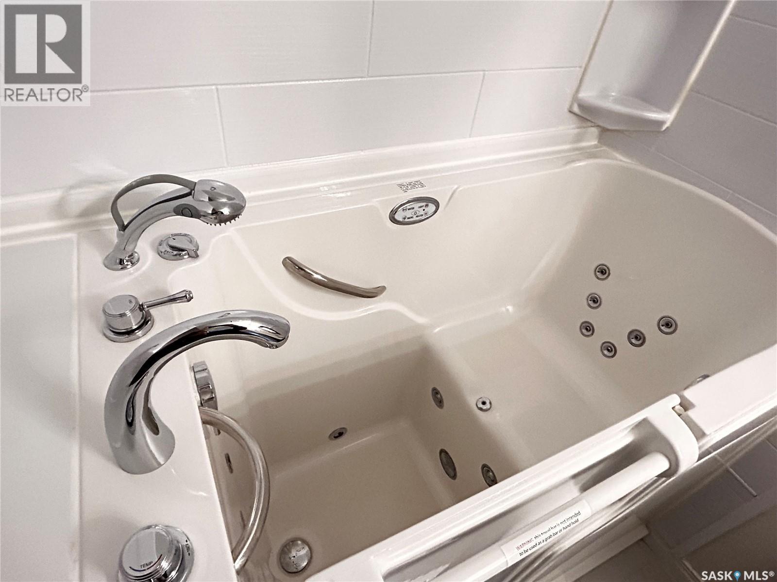 #201 815 HERITAGE GREEN - 23