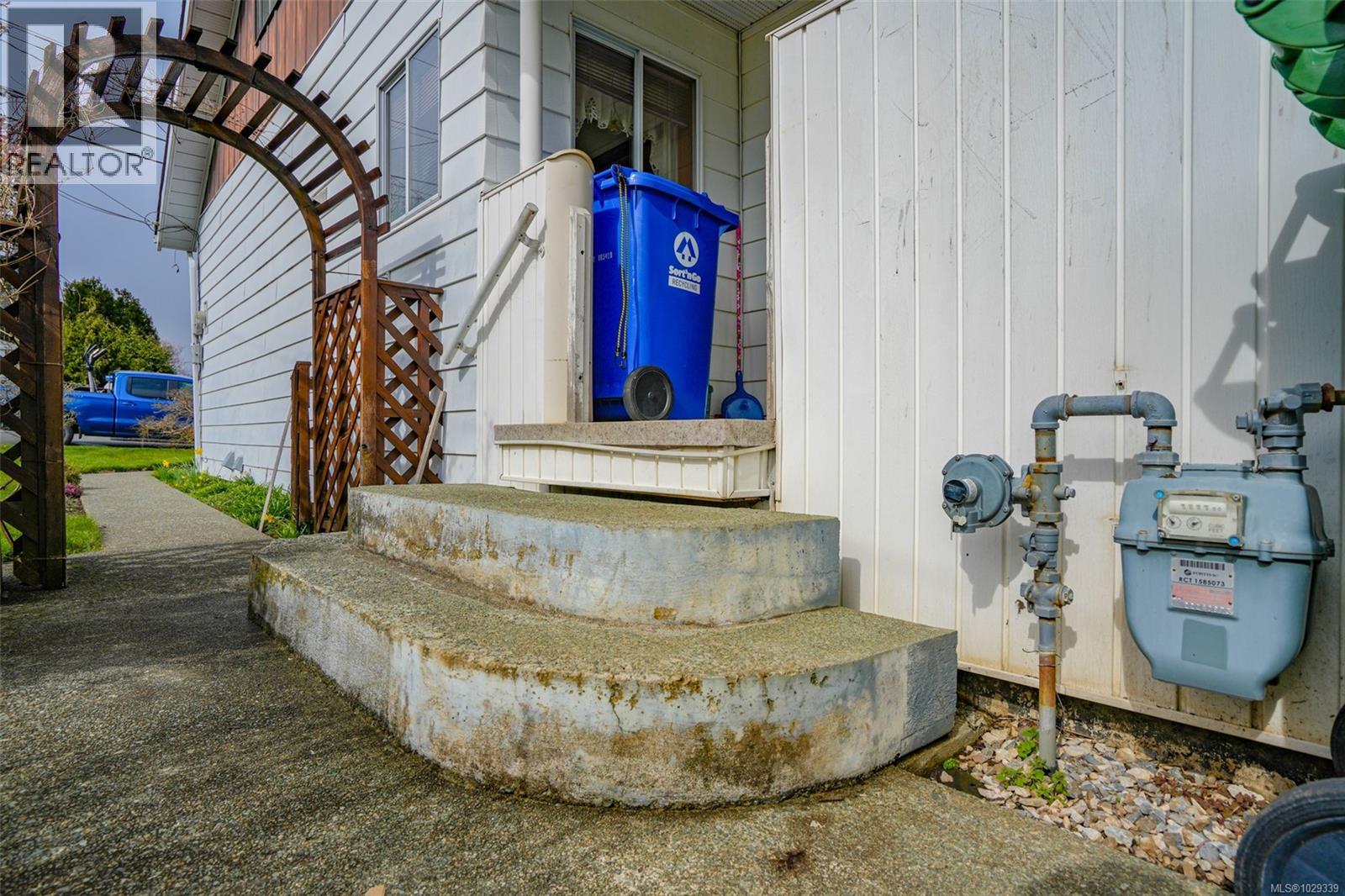 3129 10th Ave - 53
