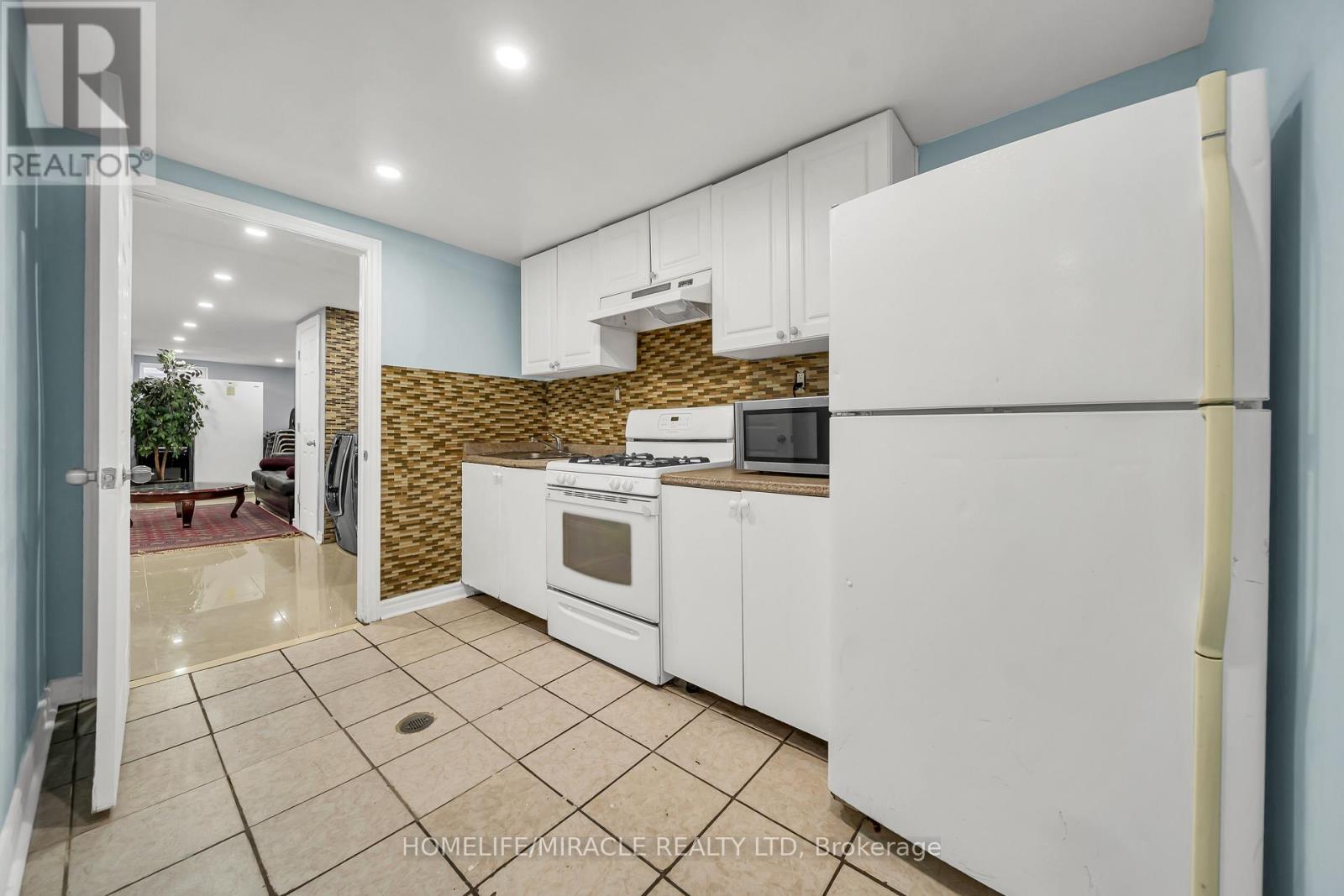 64 DRAKE BOULEVARD - 25