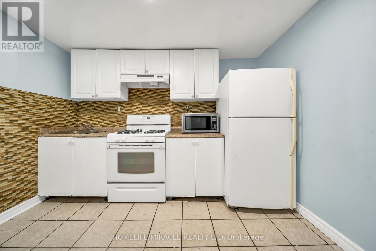 64 DRAKE BOULEVARD - 26